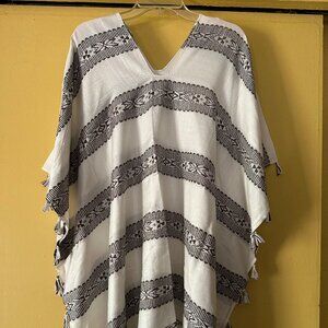 Justin & Taylor  Lightweight Taupe/White Poncho  One Size   New With Tags